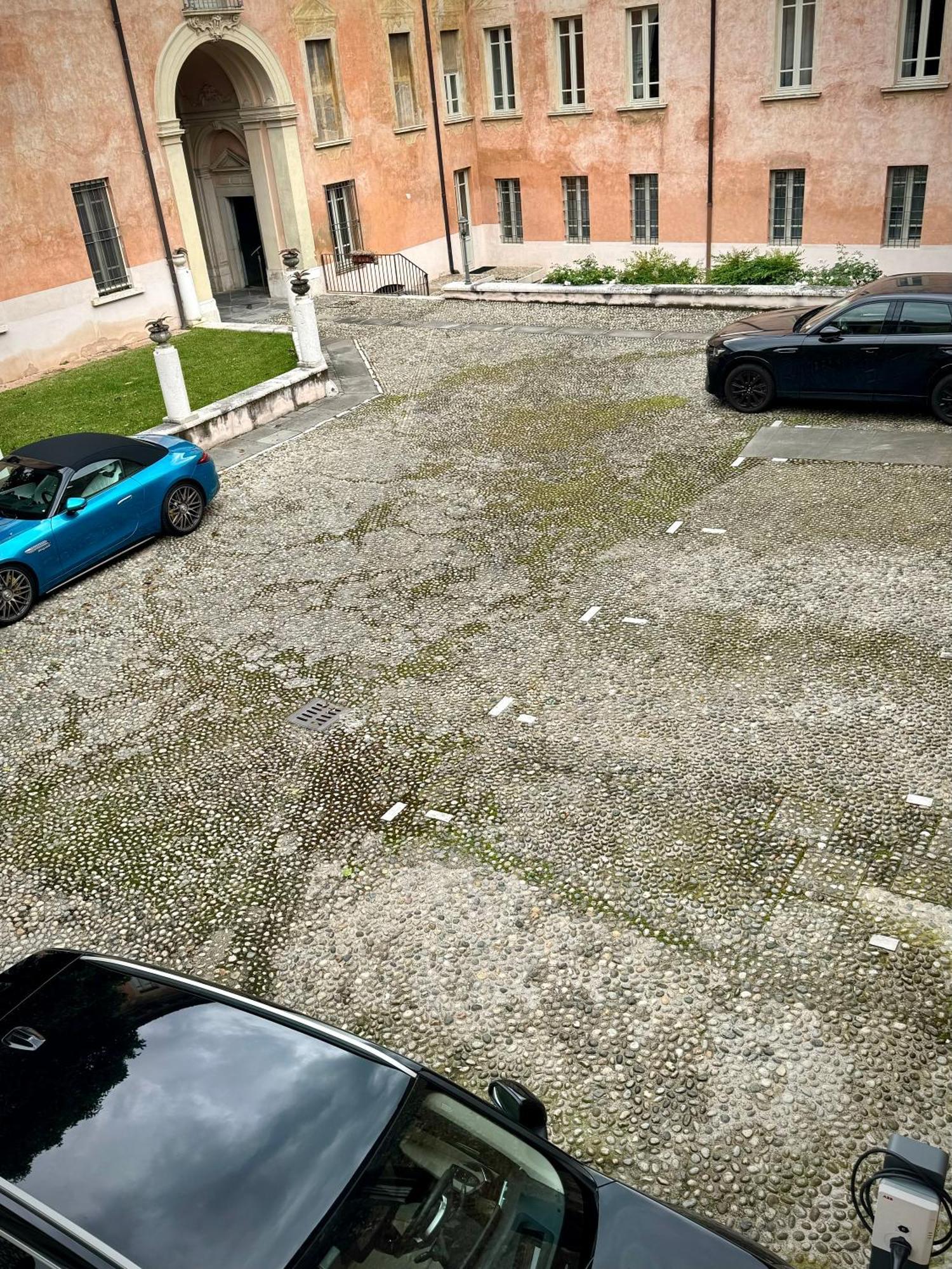 Dimora Legnazzi_A Gem In The Heart Of Brescia Apartment Exterior photo